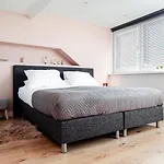 M&m Studio's 1 & 2 Apartment *