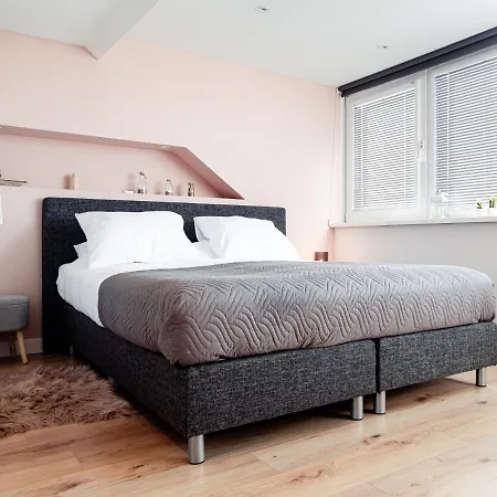 M&m Studio's 1 & 2 Apartment *