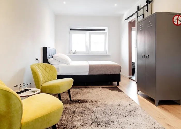 M&m Studio's 1 & 2 Apartment